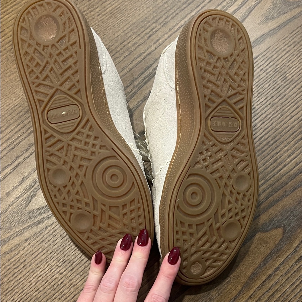 Chic Lace Women's Sneakers in Cream - Picture 4 of 4